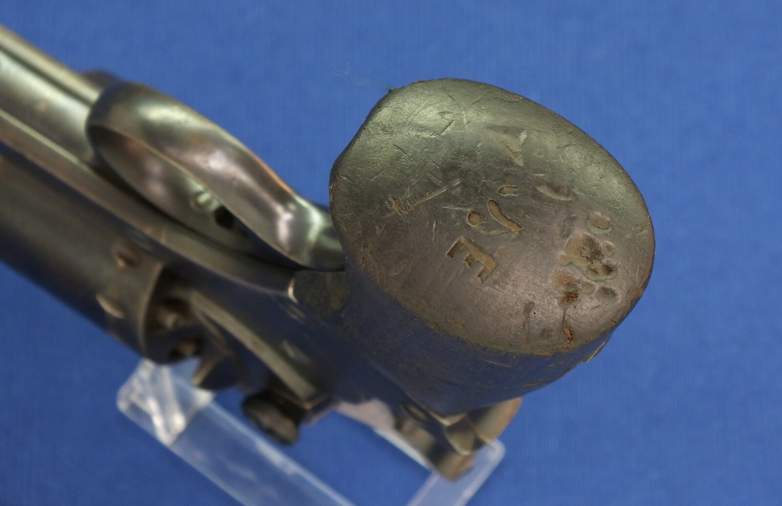 An antique American Civil War Starr Arms Co Single Action Model 1863 Army 6 shot percussion Revolver. 44 Caliber. Length 37,5cm. In good/very good condition. Price 2.150 euro.