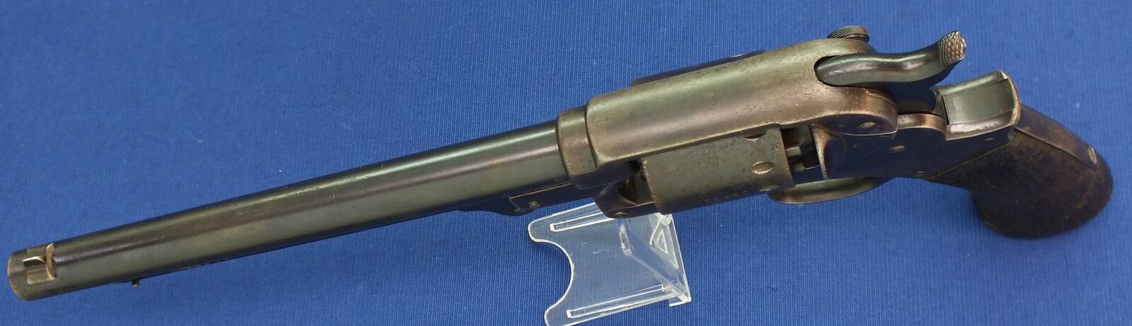 An antique American Civil War Starr Arms Co Single Action Model 1863 Army 6 shot percussion Revolver. 44 Caliber. Length 37,5cm. In good/very good condition. Price 2.150 euro.