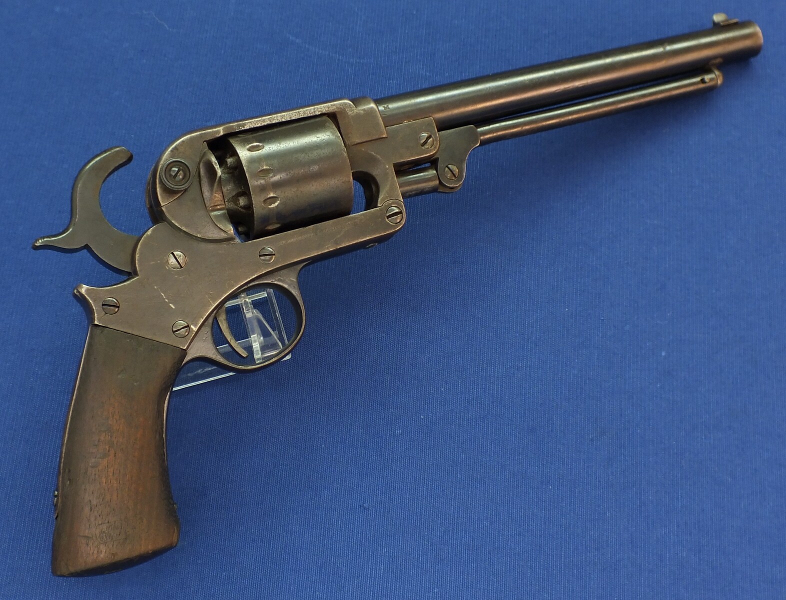 An antique American Civil War Starr Arms Co Single Action Model 1863 Army 6 shot percussion Revolver. 44 Caliber. Length 37,5cm. In good/very good condition. Price 2.150 euro.