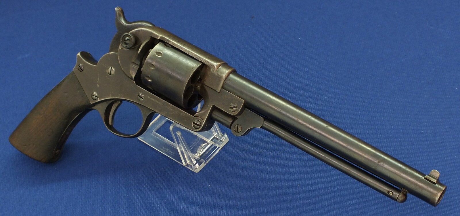 An antique American Civil War Starr Arms Co Single Action Model 1863 Army 6 shot percussion Revolver. 44 Caliber. Length 37,5cm. In good/very good condition. Price 2.150 euro.