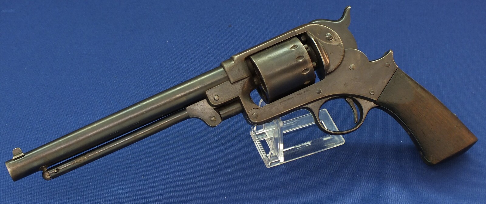 An antique American Civil War Starr Arms Co Single Action Model 1863 Army 6 shot percussion Revolver. 44 Caliber. Length 37,5cm. In good/very good condition. Price 2.150 euro.