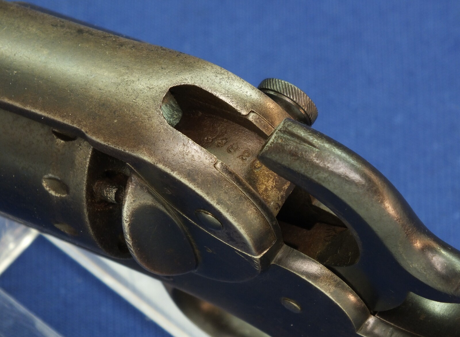 An antique American Civil War Starr Arms Co Single Action Model 1863 Army 6 shot percussion Revolver. 44 Caliber. Length 37,5cm. In good/very good condition. Price 2.150 euro.