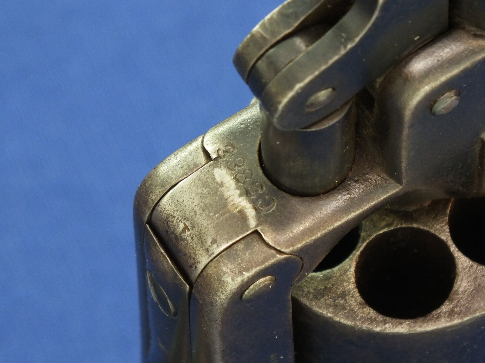 An antique American Civil War Starr Arms Co Single Action Model 1863 Army 6 shot percussion Revolver. 44 Caliber. Length 37,5cm. In good/very good condition. Price 2.150 euro.