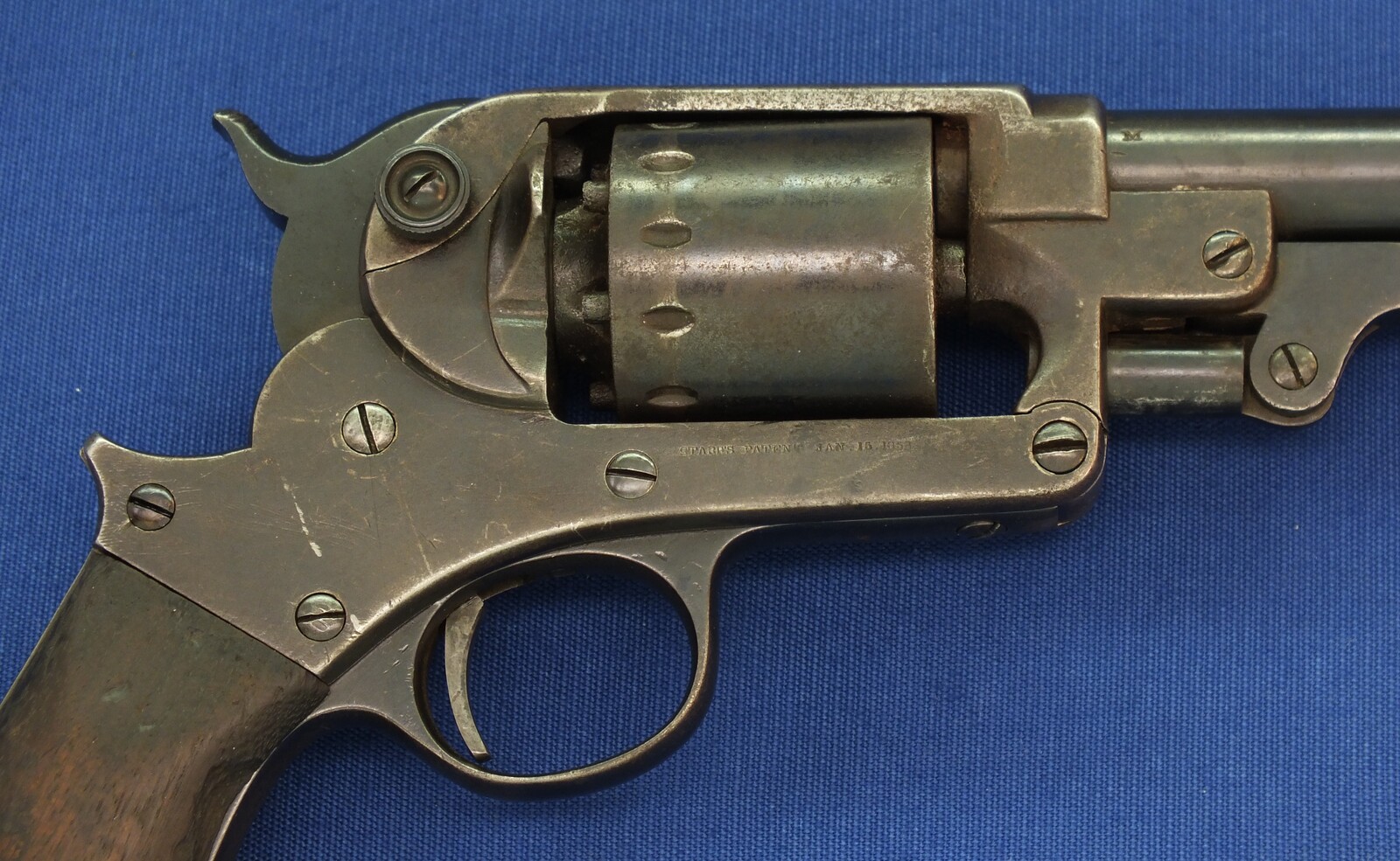 An antique American Civil War Starr Arms Co Single Action Model 1863 Army 6 shot percussion Revolver. 44 Caliber. Length 37,5cm. In good/very good condition. Price 2.150 euro.