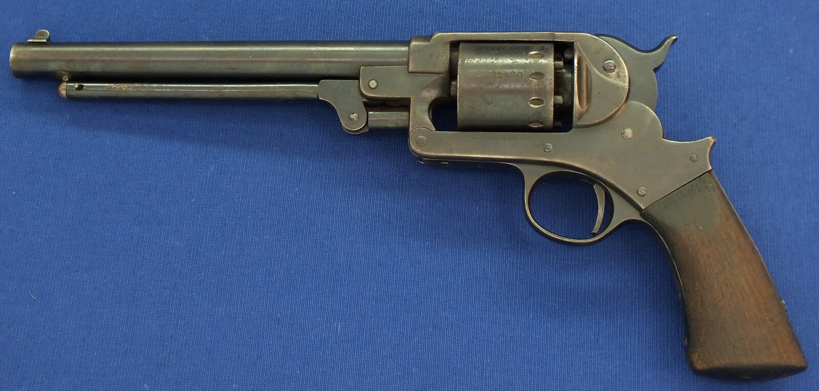 An antique American Civil War Starr Arms Co Single Action Model 1863 Army 6 shot percussion Revolver. 44 Caliber. Length 37,5cm. In good/very good condition. Price 2.150 euro.