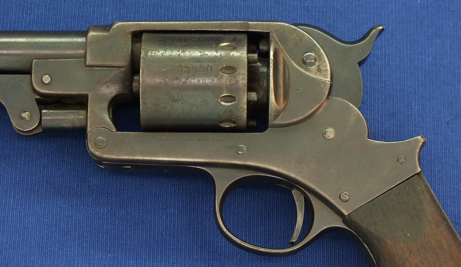 An antique American Civil War Starr Arms Co Single Action Model 1863 Army 6 shot percussion Revolver. 44 Caliber. Length 37,5cm. In good/very good condition. Price 2.150 euro.