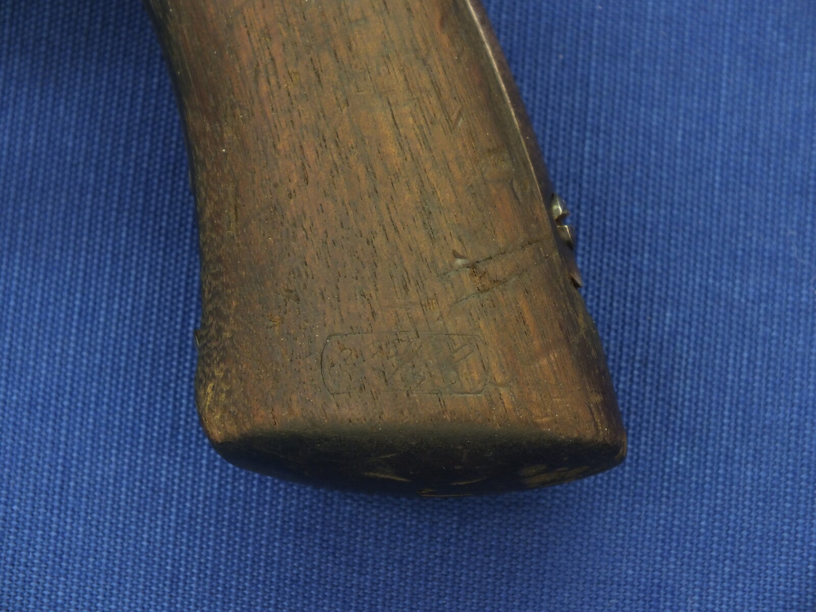 An antique American Civil War Starr Arms Co Single Action Model 1863 Army 6 shot percussion Revolver. 44 Caliber. Length 37,5cm. In good/very good condition. Price 2.150 euro.