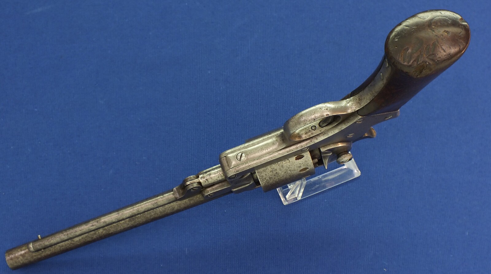 An antique American Civil War Starr Arms Co Single Action Model 1863 Army 6 shot percussion Revolver. 44 Caliber. Length 37,5cm. In good/very good condition. Price 2.250 euro.
