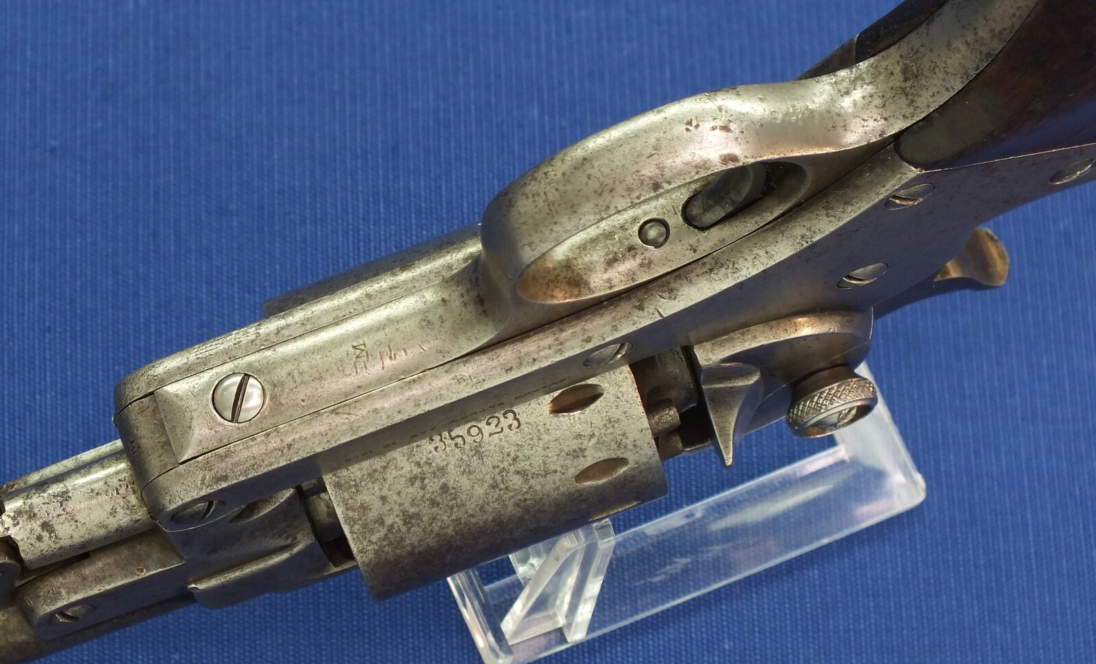 An antique American Civil War Starr Arms Co Single Action Model 1863 Army 6 shot percussion Revolver. 44 Caliber. Length 37,5cm. In good/very good condition. Price 2.250 euro.