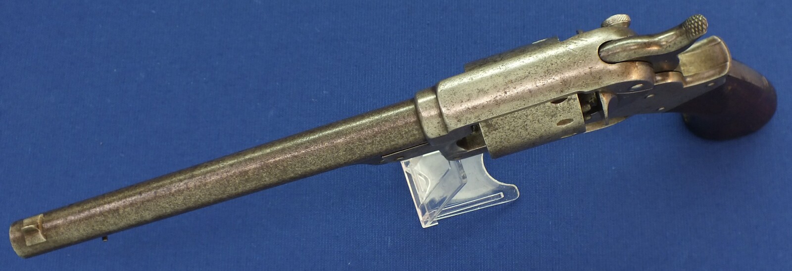 An antique American Civil War Starr Arms Co Single Action Model 1863 Army 6 shot percussion Revolver. 44 Caliber. Length 37,5cm. In good/very good condition. Price 2.250 euro.