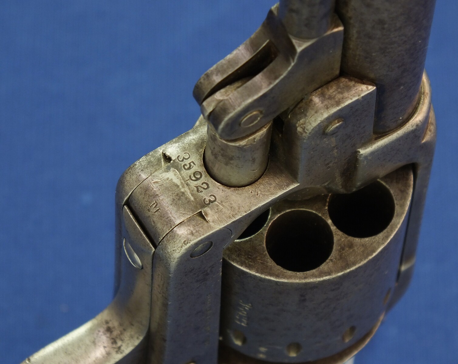 An antique American Civil War Starr Arms Co Single Action Model 1863 Army 6 shot percussion Revolver. 44 Caliber. Length 37,5cm. In good/very good condition. Price 2.250 euro.