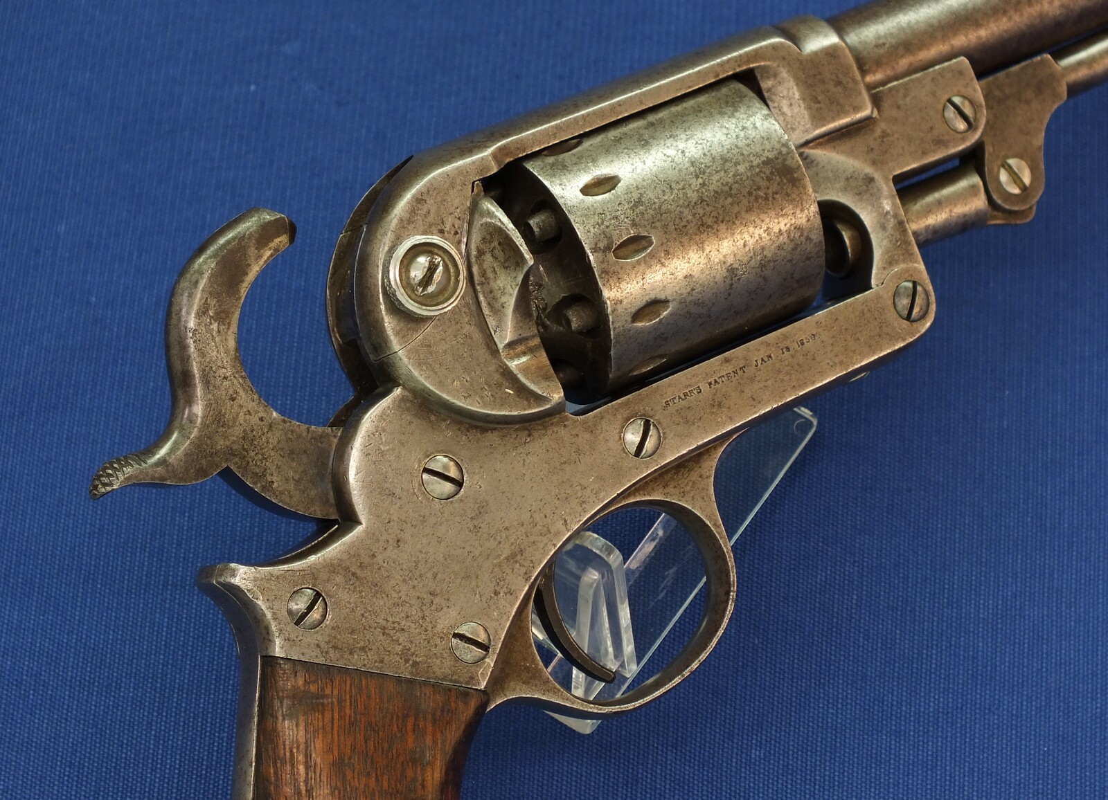 An antique American Civil War Starr Arms Co Single Action Model 1863 Army 6 shot percussion Revolver. 44 Caliber. Length 37,5cm. In good/very good condition. Price 2.250 euro.