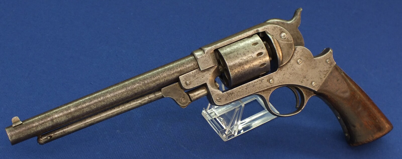 An antique American Civil War Starr Arms Co Single Action Model 1863 Army 6 shot percussion Revolver. 44 Caliber. Length 37,5cm. In good/very good condition. Price 2.250 euro.