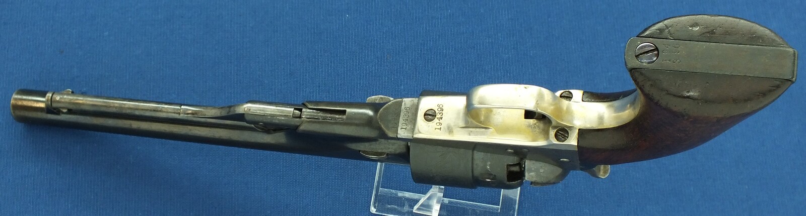 An antique American Civilian Colt Model 1860 Army percussion revolver. 6 shot 44 caliber, 8 inch barrel with New York address. Length 37cm. In very good condition. 