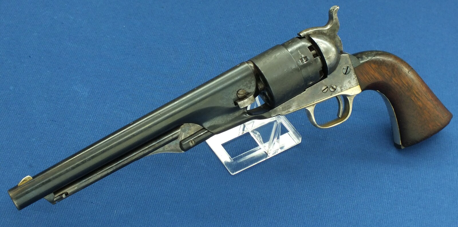 An antique American Civilian Colt Model 1860 Army percussion revolver. 6 shot 44 caliber, 8 inch barrel with New York address. Length 37cm. In very good condition. Price 3.500 euro.