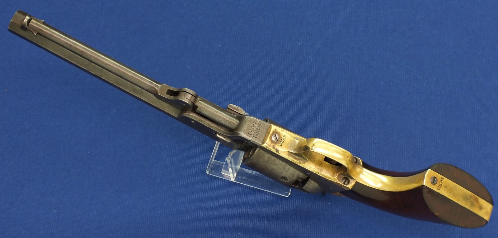 An antique American Colt Model 1851 Navy 6 shot Percussion Revolver, .36 caliber, 7 1/2 inch barrel with New York address, single action. In very good condition. Price 3.350 euro