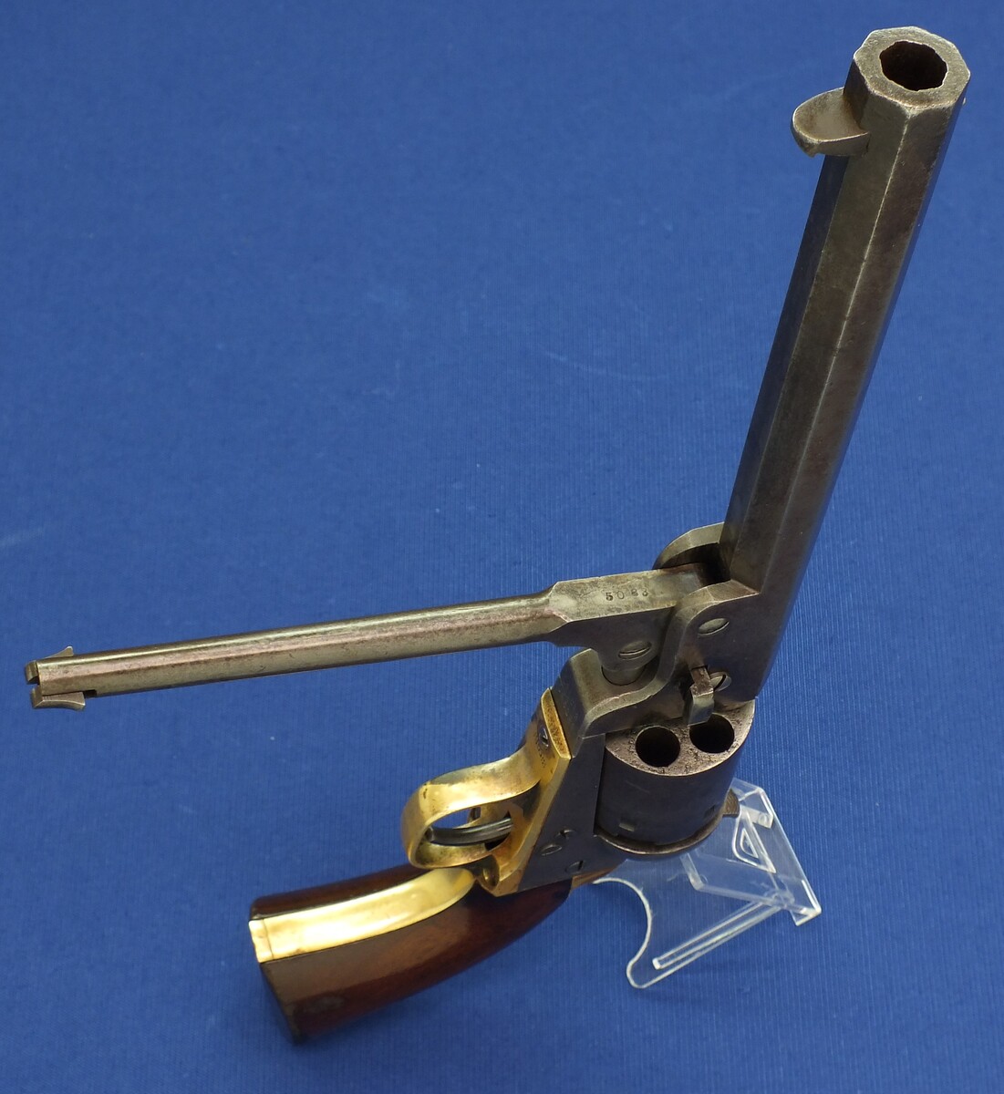 An antique American Colt Model 1851 Navy 6 shot Percussion Revolver, .36 caliber, 7 1/2 inch barrel with New York address, single action. In very good condition. Price 3.350 euro
