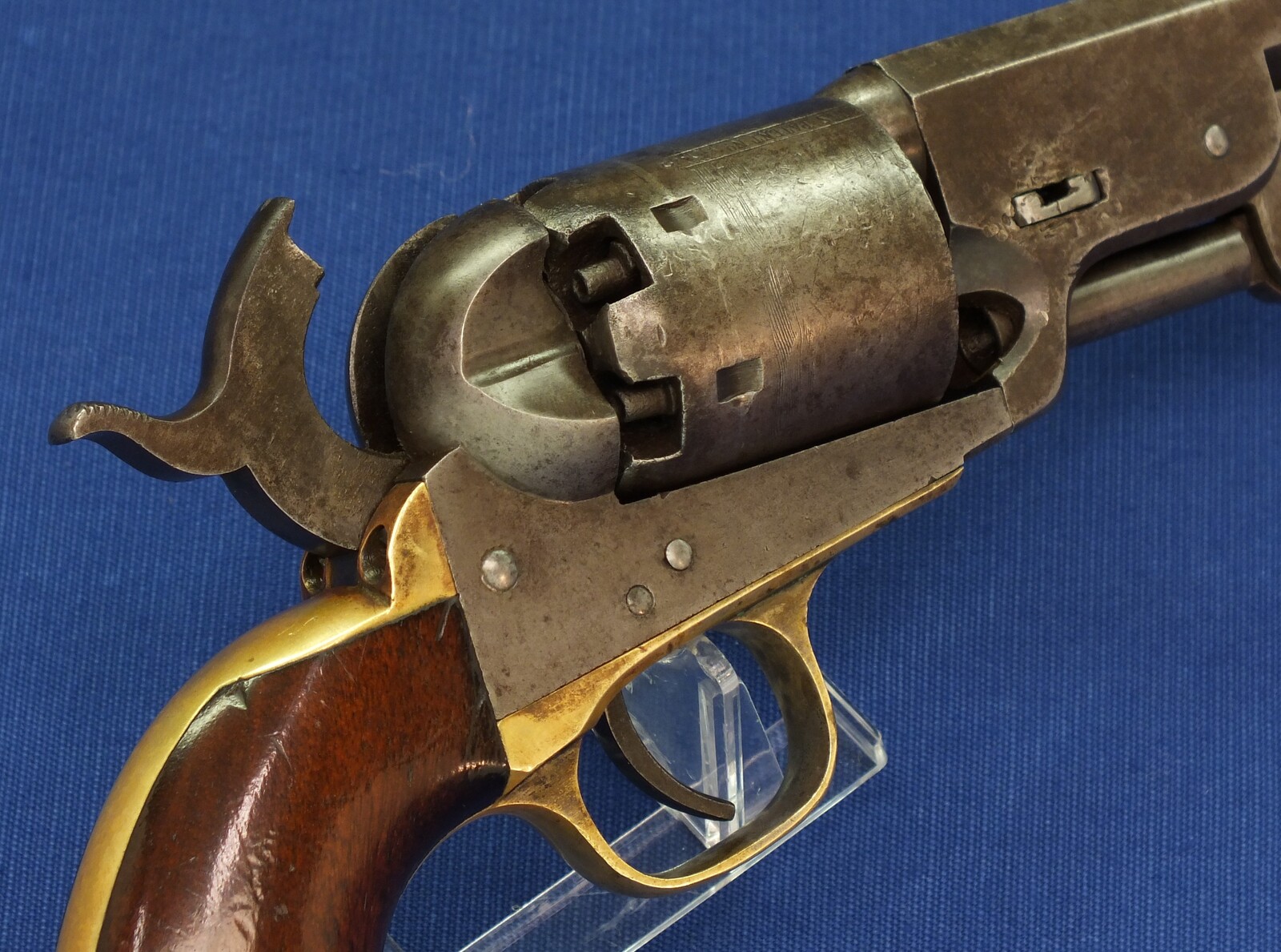 An antique American Colt Model 1851 Navy 6 shot Percussion Revolver, .36 caliber, 7 1/2 inch barrel with New York address, single action. In very good condition. Price 3.350 euro
