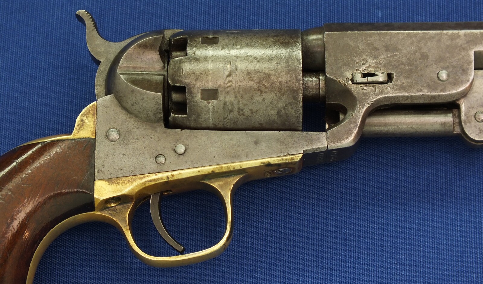 An antique American Colt Model 1851 Navy 6 shot Percussion Revolver, .36 caliber, 7 1/2 inch barrel with New York address, single action. In very good condition. Price 3.350 euro