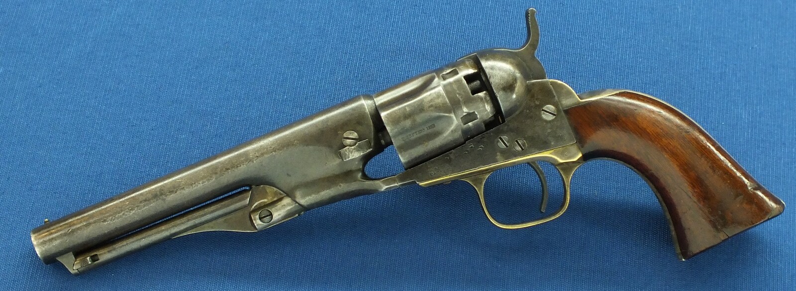 An antique American Colt model 1862 Police 5 shot percussion Revolver. 36 caliber, 5,5 inch barrel with Hartford address. Length 28,5cm. In very good condition. Price 2.750 euro
