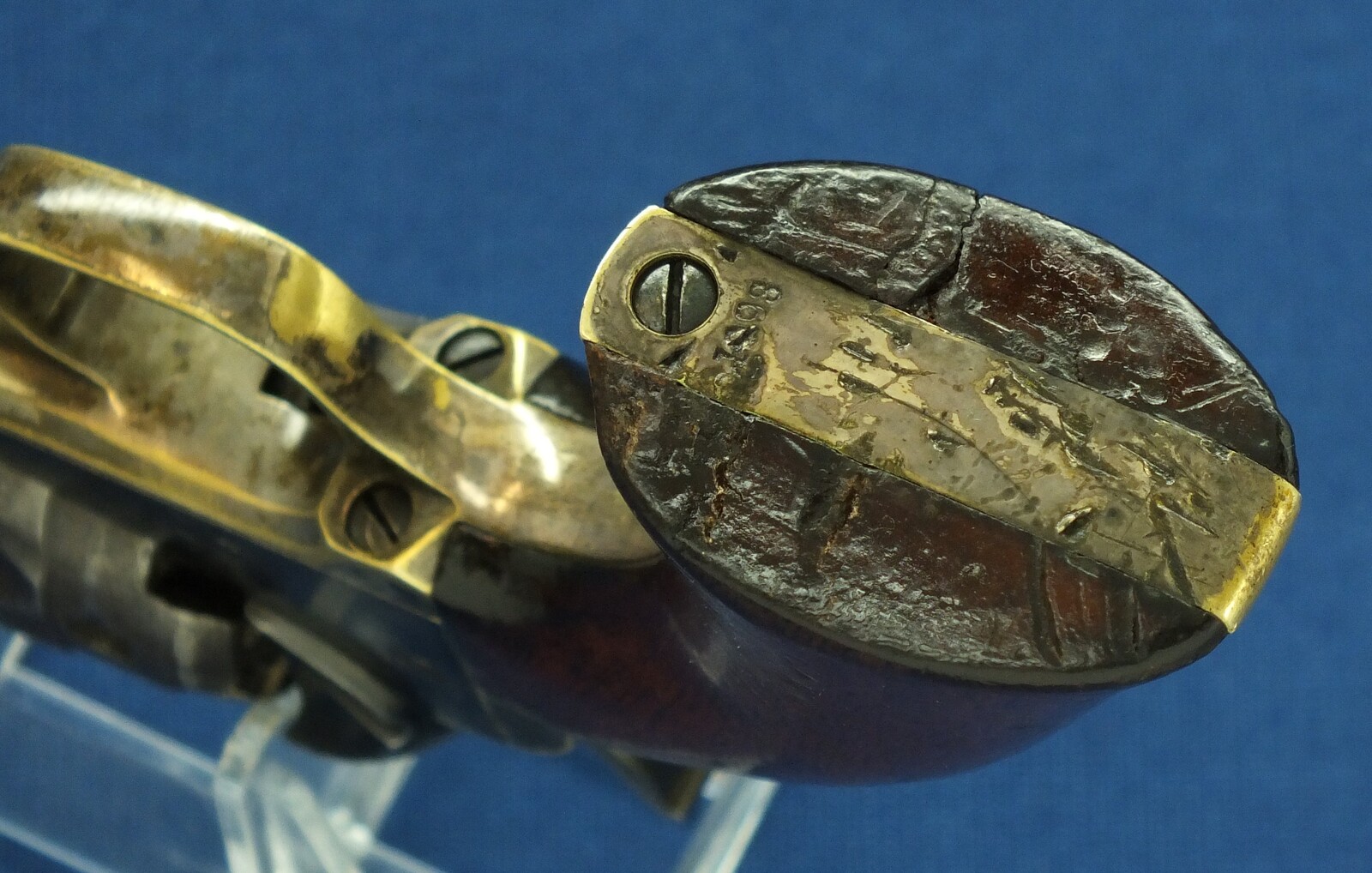 An antique American Colt model 1862 Police 5 shot percussion Revolver. 36 caliber, 5,5 inch barrel with Hartford address. Length 28,5cm. In very good condition. Price 2.750 euro