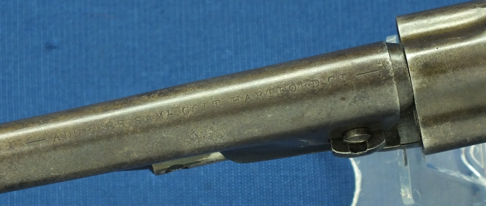 An antique American Colt model 1862 Police 5 shot percussion Revolver. 36 caliber, 5,5 inch barrel with Hartford address. Length 28,5cm. In very good condition. Price 2.750 euro