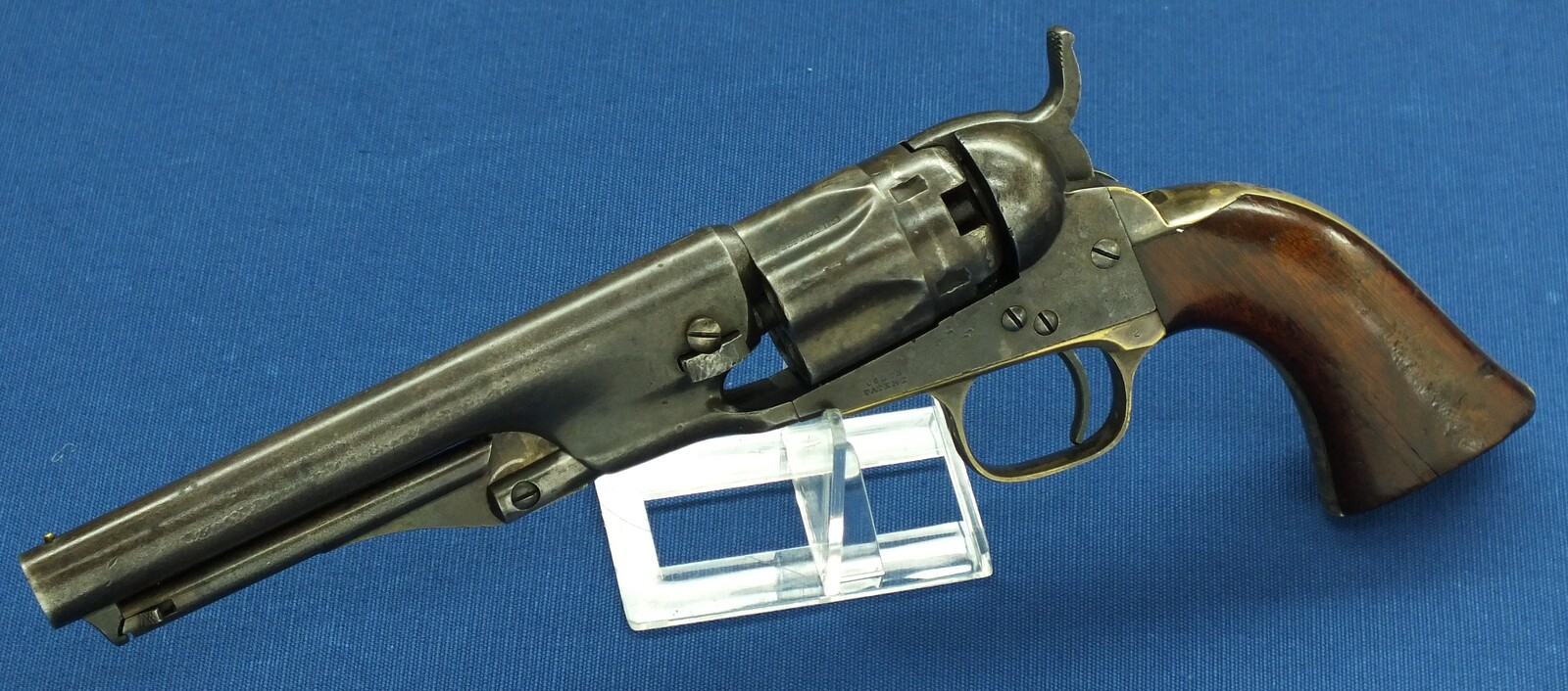 An antique American Colt model 1862 Police 5 shot percussion Revolver. 36 caliber, 5,5 inch barrel with Hartford address. Length 28,5cm. In very good condition. Price 2.750 euro