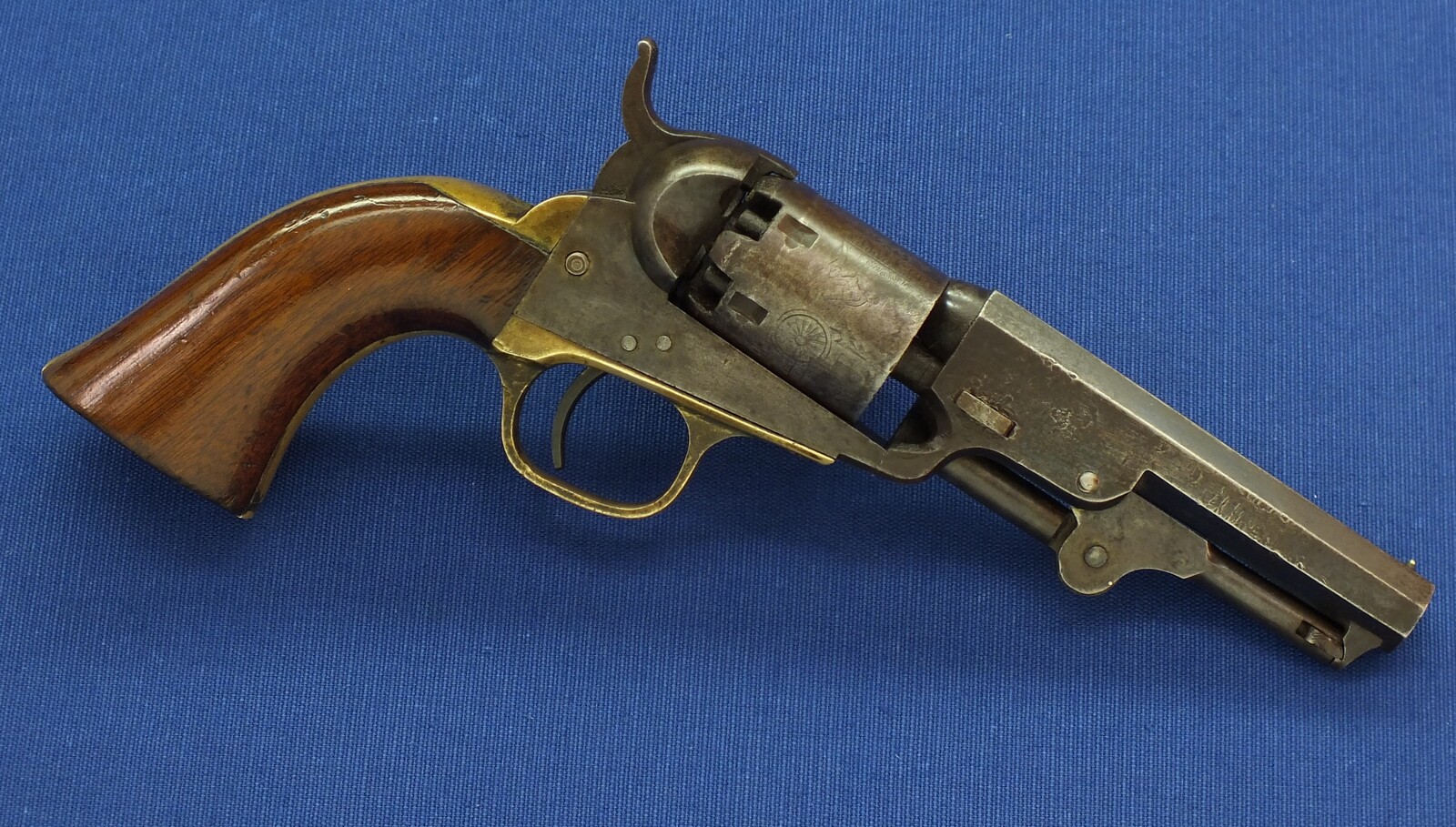 An antique American Colt Pocket Model 1849 6 shot 31 caliber single action Percussion Revolver with 4 inch barrel with one line New York address. Length 25cm. In very good condition. Price 2.250 euro