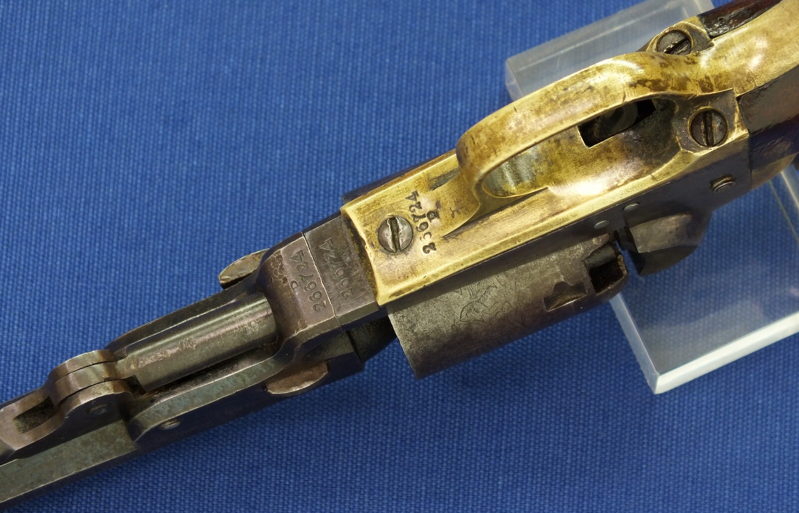 An antique American Colt Pocket Model 1849 6 shot 31 caliber single action Percussion Revolver with 4 inch barrel with one line New York address. Length 25cm. In very good condition. Price 2.250 euro