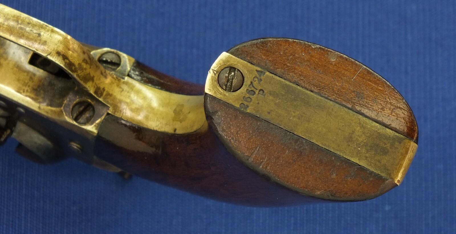 An antique American Colt Pocket Model 1849 6 shot 31 caliber single action Percussion Revolver with 4 inch barrel with one line New York address. Length 25cm. In very good condition. Price 2.250 euro
