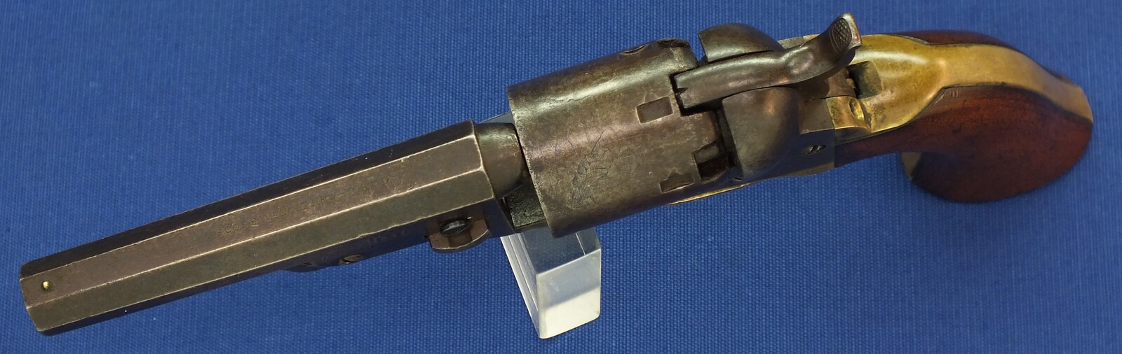 An antique American Colt Pocket Model 1849 6 shot 31 caliber single action Percussion Revolver with 4 inch barrel with one line New York address. Length 25cm. In very good condition. Price 2.250 euro