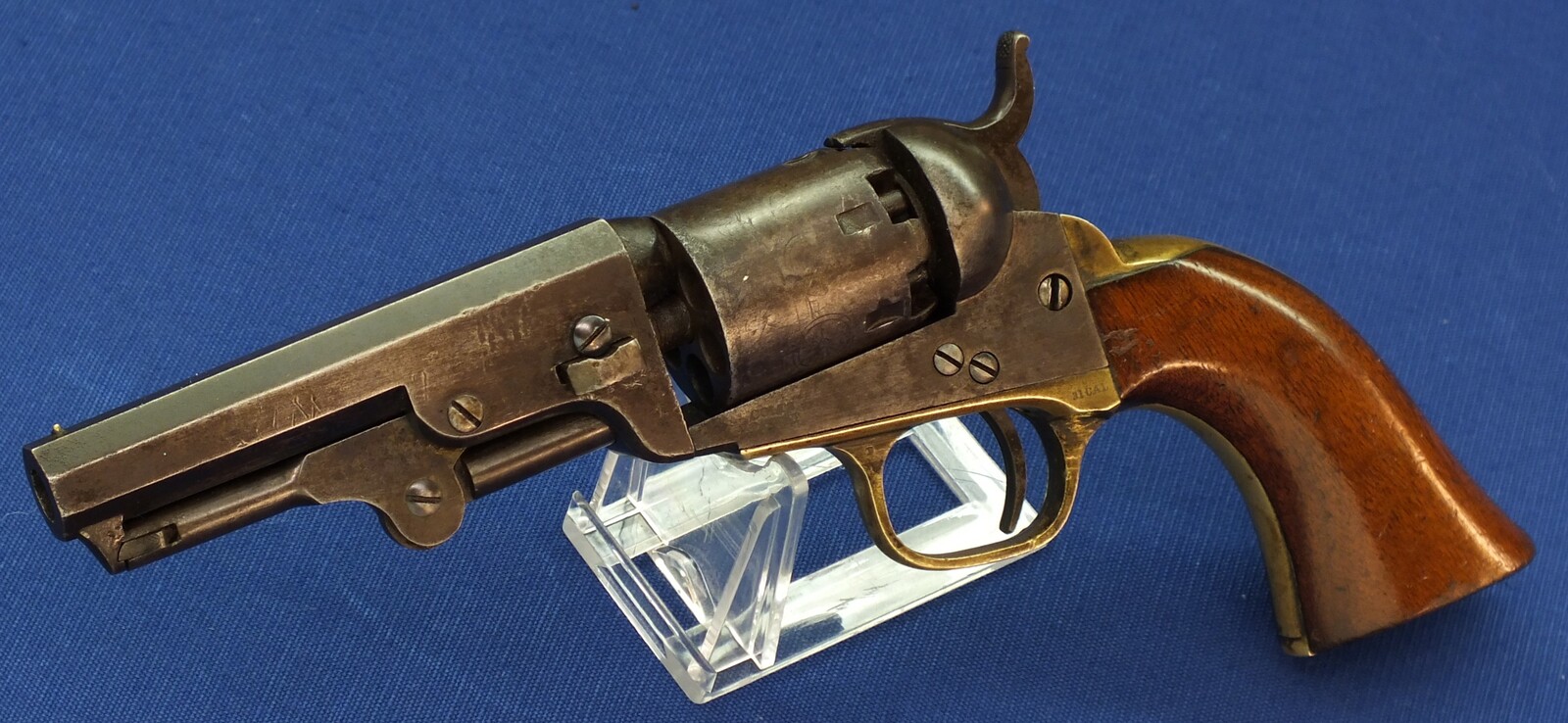 An antique American Colt Pocket Model 1849 6 shot 31 caliber single action Percussion Revolver with 4 inch barrel with one line New York address. Length 25cm. In very good condition. Price 2.250 euro