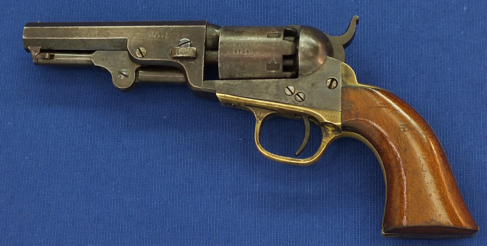 An antique American Colt Pocket Model 1849 6 shot 31 caliber single action Percussion Revolver with 4 inch barrel with one line New York address. Length 25cm. In very good condition. Price 2.250 euro