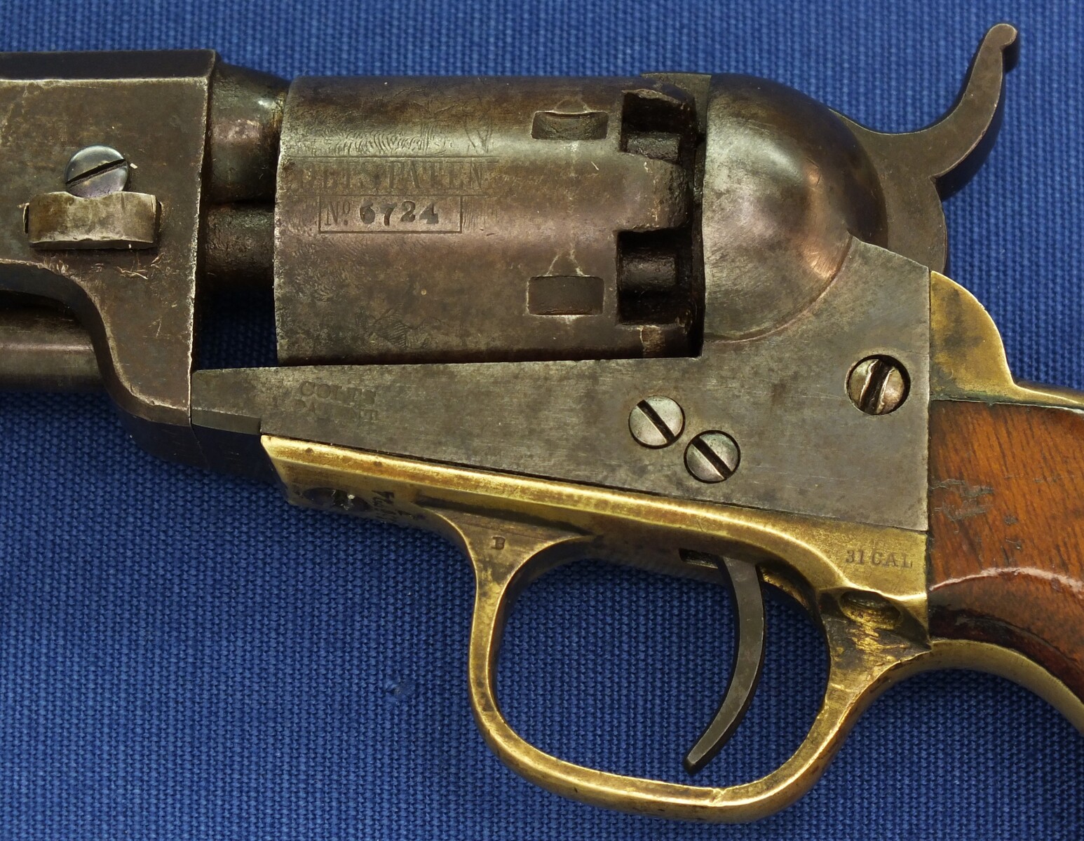 An antique American Colt Pocket Model 1849 6 shot 31 caliber single action Percussion Revolver with 4 inch barrel with one line New York address. Length 25cm. In very good condition. Price 2.250 euro