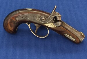 An antique American Henri Deringer Philadelphia percussion pistol with agent address: N.Curry&Bros. San Francisco California. Caliber 38, 2,5 inch barrel. In very good condition. Price 3.750 euro.