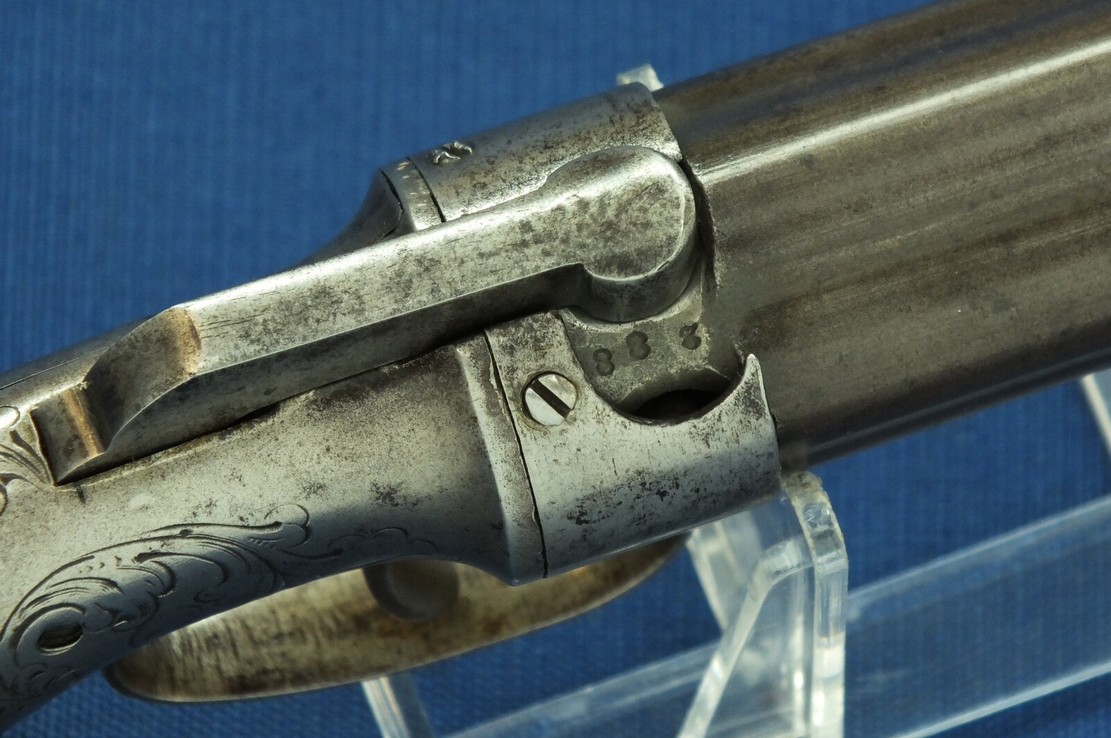 An antique American Manhattan New York 5 shot Percussion Pepperbox. 28 caliber, 3 inch barrel. Length 16cm. In very good condition. Price 850 euro.
