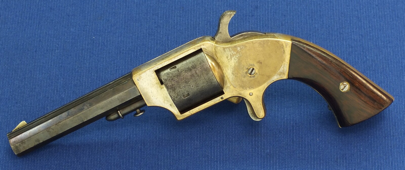 An antique American Merwin & Bray Fire-Arms Co. NY Plant's Frontloading Pocket 5 shot Revolver in it's original hinge top cardboard box .30 cup-primed caliber, length 20,5 cm, in very good condition. Price 1.600 euro