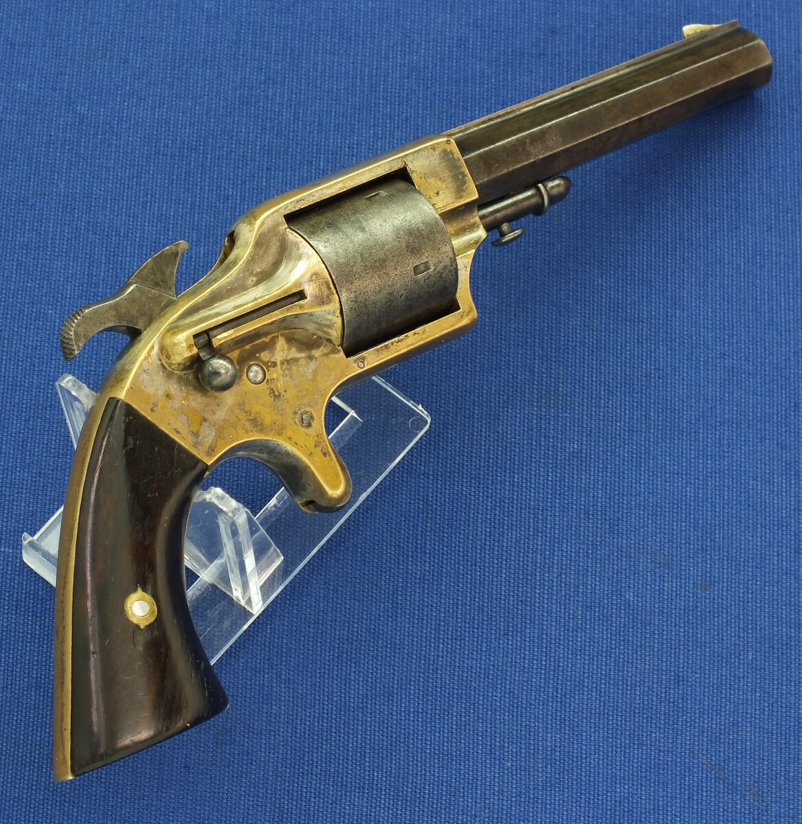 An antique American Merwin & Bray Fire-Arms Co. NY Plant's Frontloading Pocket 5 shot Revolver in it's original hinge top cardboard box .30 cup-primed caliber, length 20,5 cm, in very good condition. Price 1.600 euro