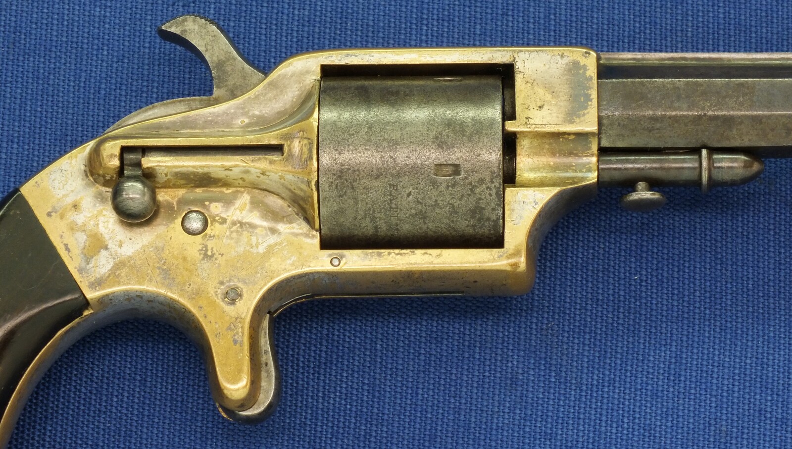 An antique American Merwin & Bray Fire-Arms Co. NY Plant's Frontloading Pocket 5 shot Revolver in it's original hinge top cardboard box .30 cup-primed caliber, length 20,5 cm, in very good condition. Price 1.600 euro