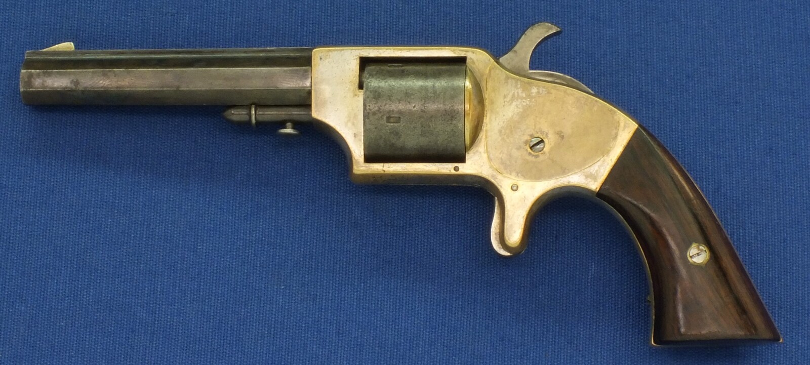 An antique American Merwin & Bray Fire-Arms Co. NY Plant's Frontloading Pocket 5 shot Revolver in it's original hinge top cardboard box .30 cup-primed caliber, length 20,5 cm, in very good condition. Price 1.600 euro