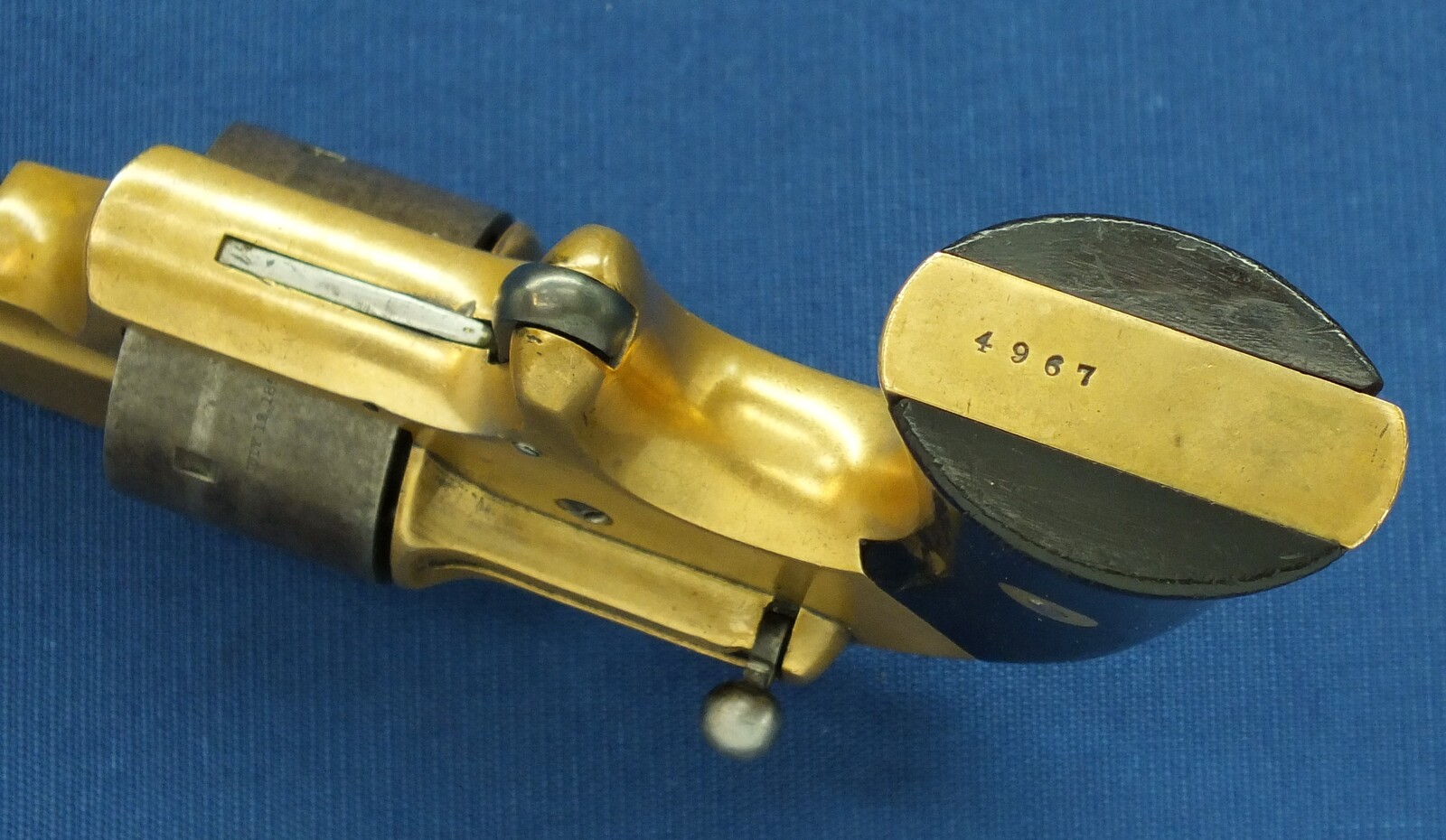 An antique American Merwin&Bray New York Plant's Mfg.Co. Front-Loading 6 shot 42 Caliber Cup-primed Army Revolver. 5,5 inch barrel. Length 28cm. In very good condition. Price 1.500 euro.