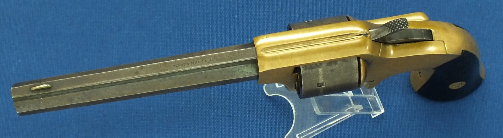 An antique American Merwin&Bray New York Plant's Mfg.Co. Front-Loading 6 shot 42 Caliber Cup-primed Army Revolver. 5,5 inch barrel. Length 28cm. In very good condition. Price 1.500 euro.