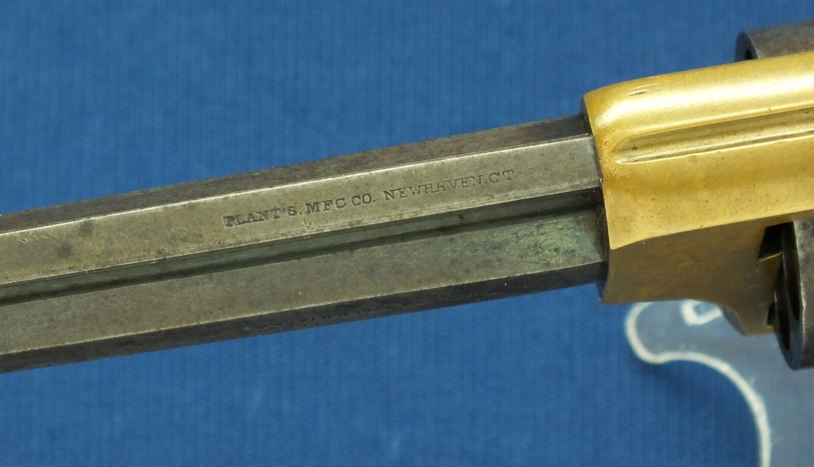 An antique American Merwin&Bray New York Plant's Mfg.Co. Front-Loading 6 shot 42 Caliber Cup-primed Army Revolver. 5,5 inch barrel. Length 28cm. In very good condition. Price 1.500 euro.