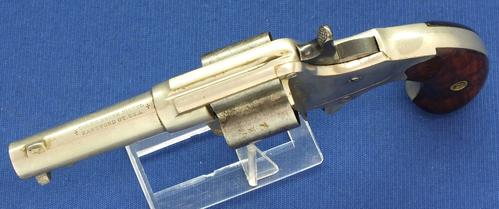 An antique American Nickel Plated Colt House Cloverleaf Model Revolver with 3 inch round barrel with Hartford address. 4 shot .41 Rimfire Caliber. Length 18,5cm. In very good condition. Price 1.850 euro.