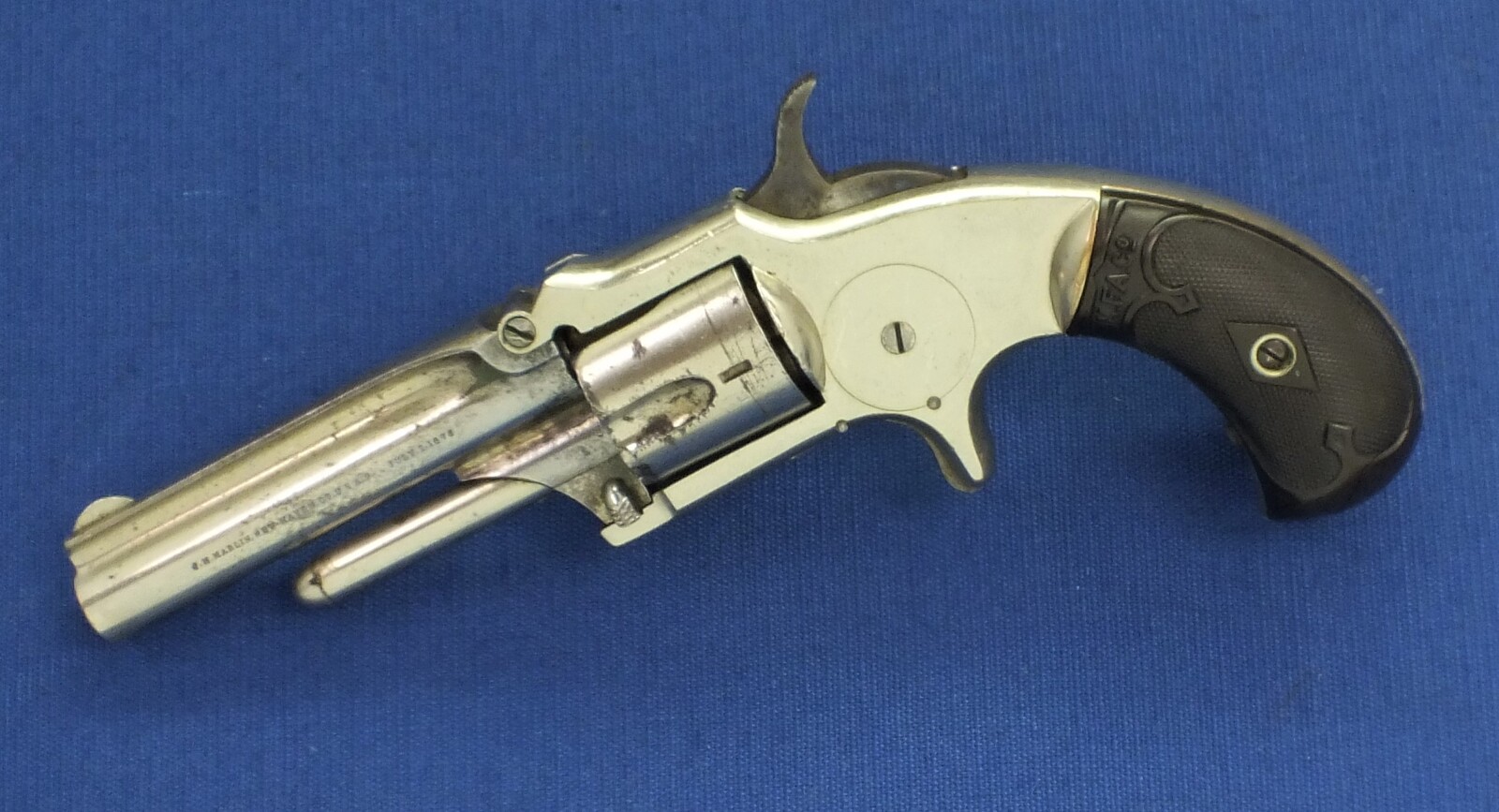 An antique American Nickel plated Marlin XXX Standard 1872 5 shot 30 Rimfire pocket Revolver. Fluted cylinder. Hard Rubber grips. Lenght 19 cm. In very good condition. Price 675 euro