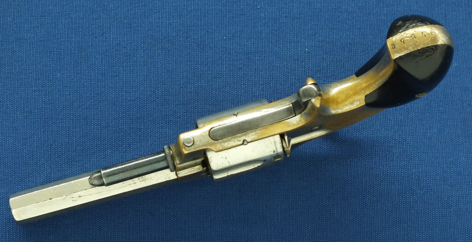 An antique American Nickel Plated Whitney Model 1,1/2 5 shot Rimfire Revolver. Caliber 32, 3,1/4 inch barrel. Length 19,5cm. In very good condition. Price 475 euro