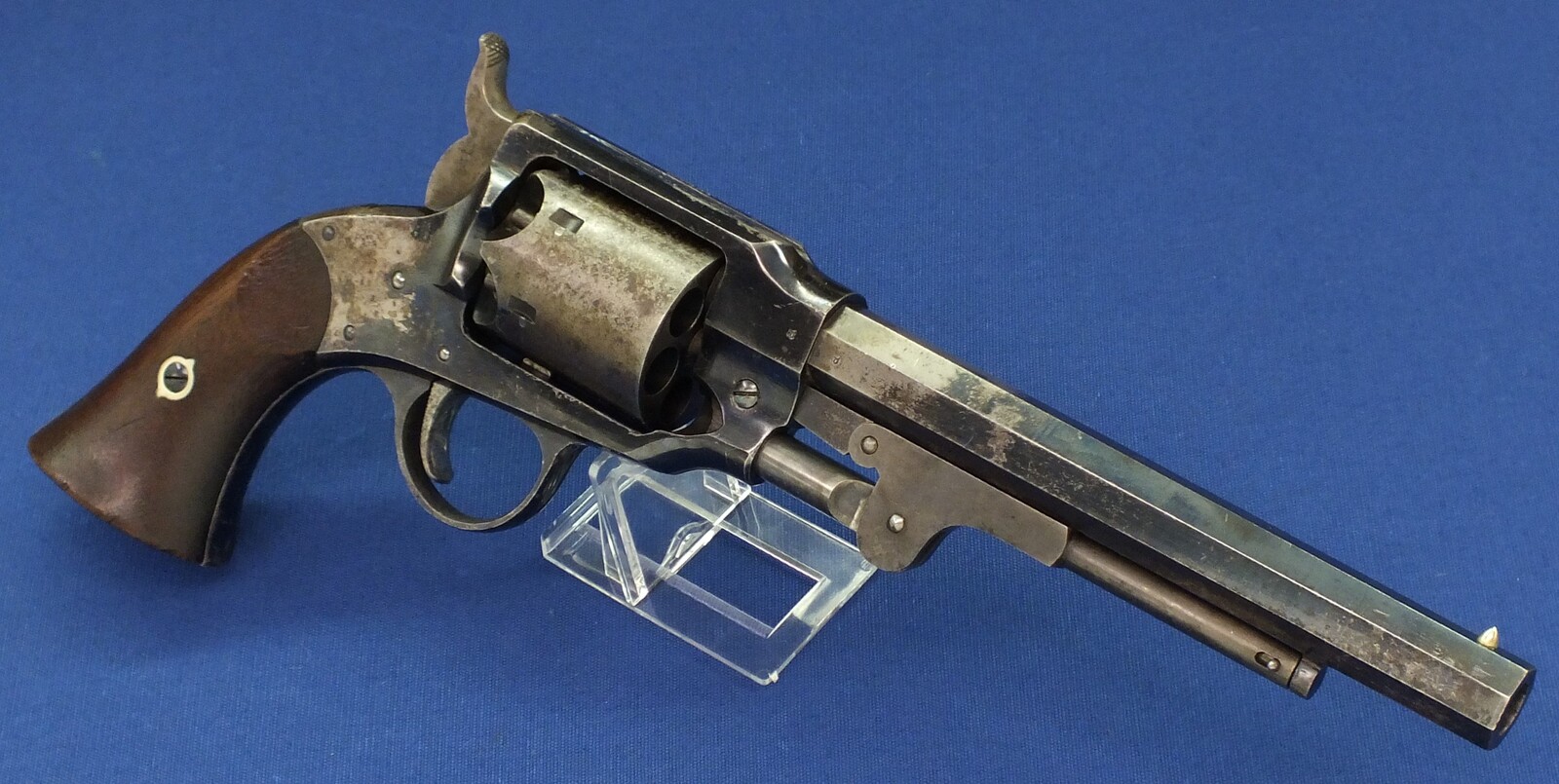 An antique American Rogers & Spencer Army Model 6 shot, 44 caliber single action Percussion Revolver, length 36 cm. in very good condition. Price 4.250 euro