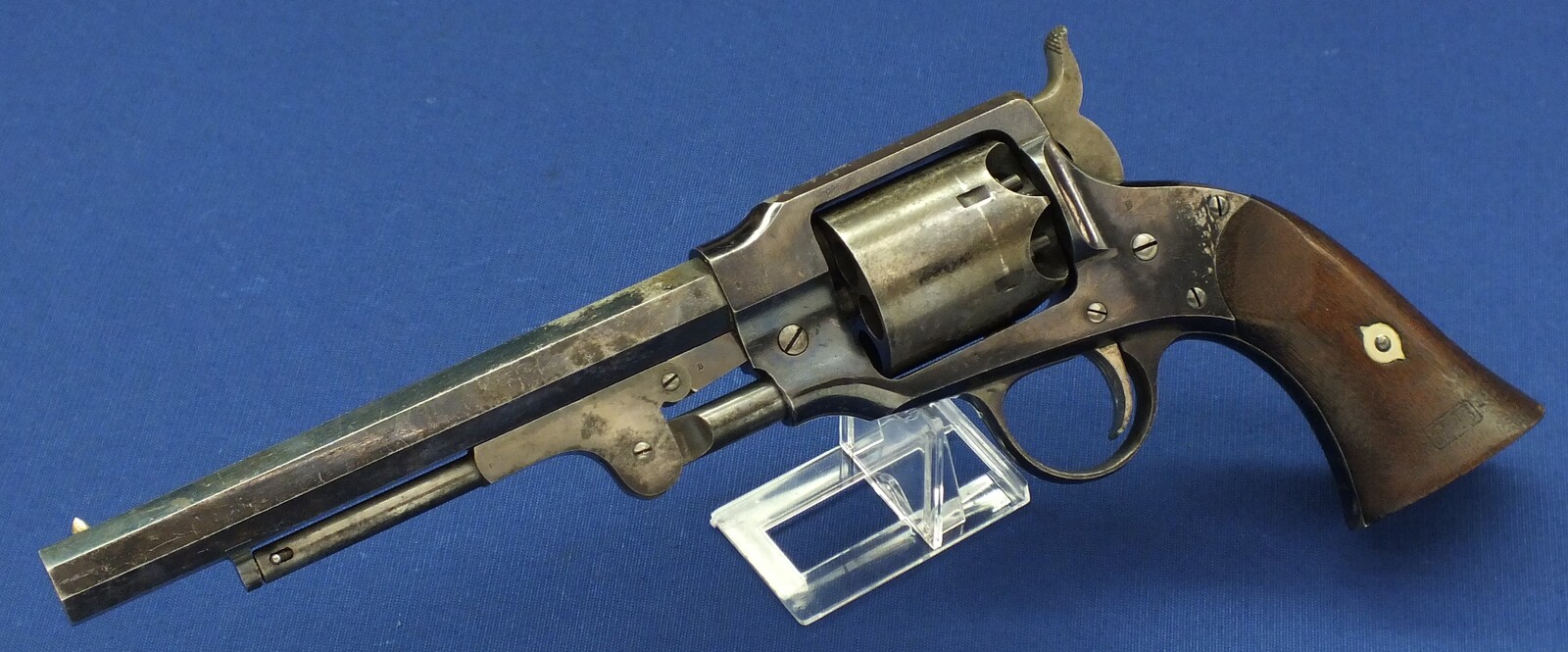 An antique American Rogers & Spencer Army Model 6 shot, 44 caliber single action Percussion Revolver, length 36 cm. in very good condition. Price 4.250 euro