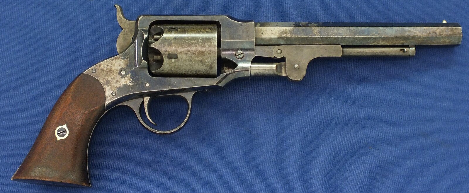 An antique American Rogers & Spencer Army Model 6 shot, 44 caliber single action Percussion Revolver, length 36 cm. in very good condition. Price 4.250 euro