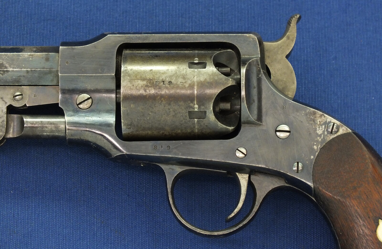 An antique American Rogers & Spencer Army Model 6 shot, 44 caliber single action Percussion Revolver, length 36 cm. in very good condition. Price 4.250 euro